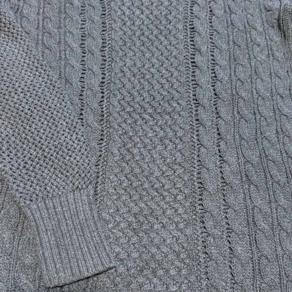 Mossimo Supply Co. Gray Cable Knit Sweater Long Sleeve Crew Neck Size M‎